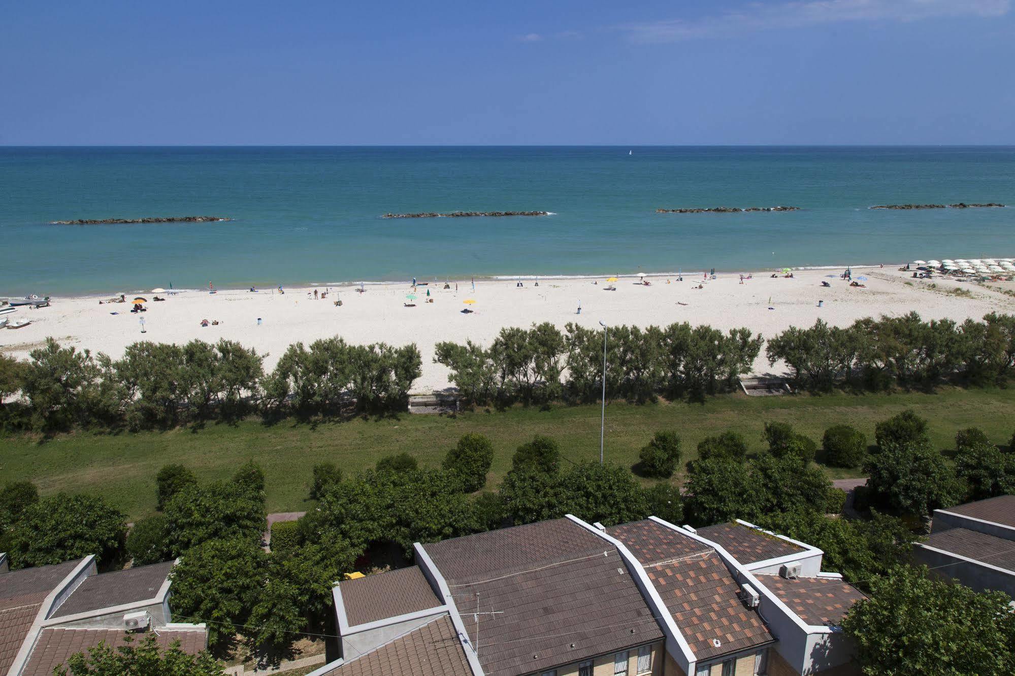 Residence Casabianca Порто Сан Джорджио Екстериор снимка
